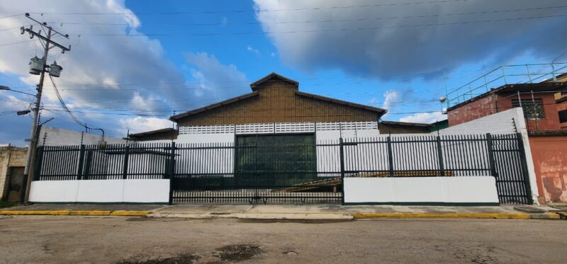 Alquilo Galpón de 1.612mts2 Guacara Estado Carabobo