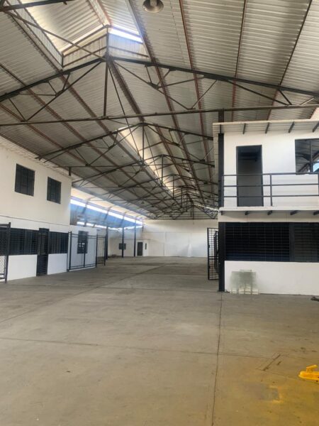 Alquilo Galpón de 1.612mts2 Guacara Estado Carabobo