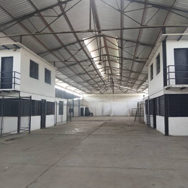 Alquilo Galpón de 1.612mts2 Guacara Estado Carabobo