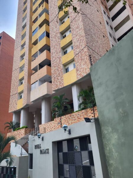 Alquilo Apartamento en Urb. El Parral