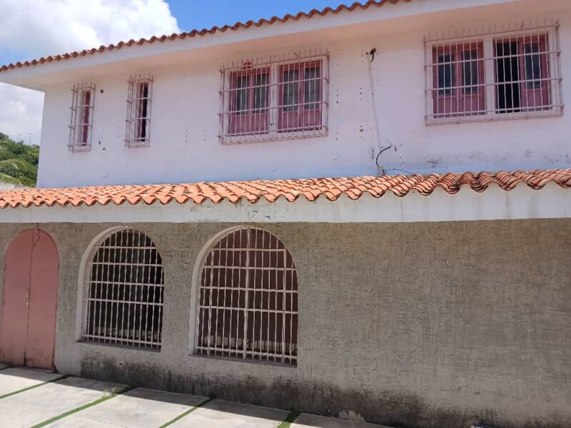 Casa en Alquiler en Urb. La Viña, Rediseñada Para ShowRoom, Valencia-Carabobo.