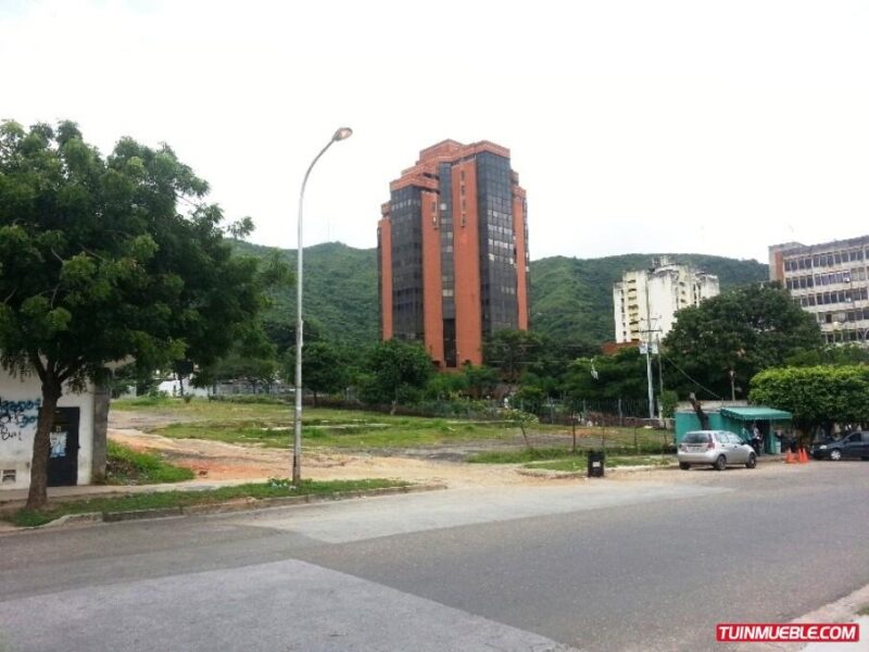 Venta De Terreno Ubicado En Urbanización Lomas Del Este