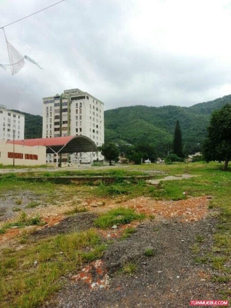 Venta De Terreno Ubicado En Urbanización Lomas Del Este