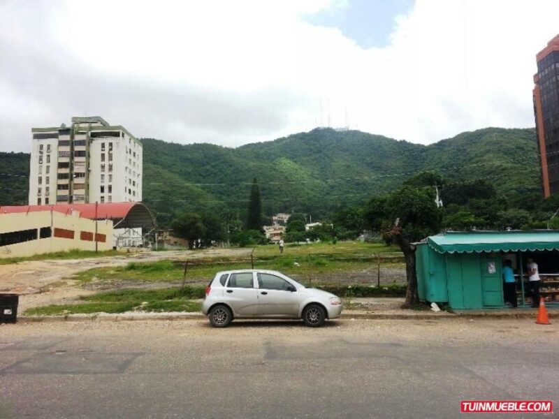 Venta De Terreno Ubicado En Urbanización Lomas Del Este