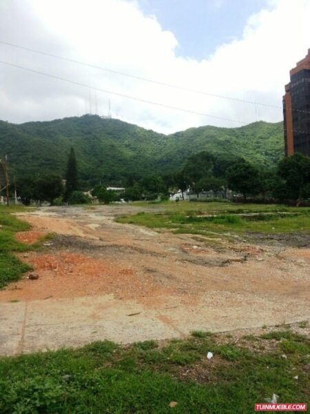 Venta De Terreno Ubicado En Urbanización Lomas Del Este