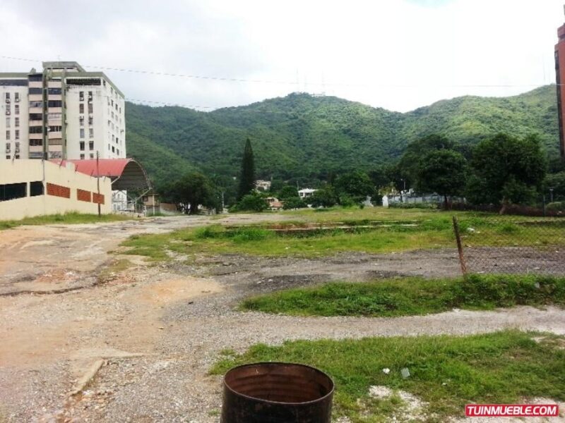 Venta De Terreno Ubicado En Urbanización Lomas Del Este