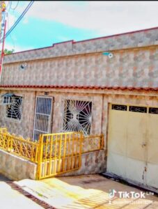 CASA EN VENTA CERCA A LA AV. LISANDRO ALVARADO