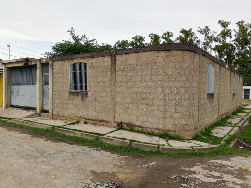 EN VENTA BELLA CASA EN VILLA GUACARA CONJUNTO CERRADO