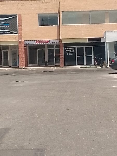 ALQUILER DE LOCAL COMERCIAL CERCA A VÍA PRINCIPAL GUACARA CC LA FLORESTA