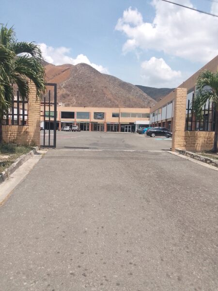 ALQUILER DE LOCAL COMERCIAL CERCA A VÍA PRINCIPAL GUACARA CC LA FLORESTA