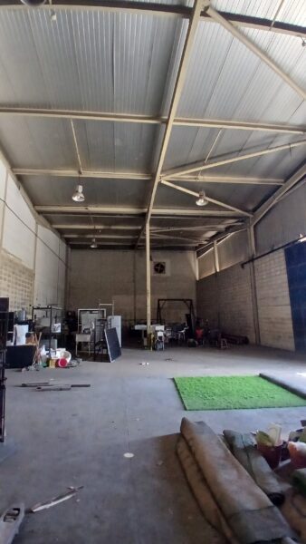 ALQUILO GALPON COMERCIAL INDUSTRIAL, UBICADO EN FLOR AMARILLO