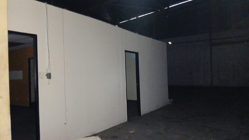 ALQUILO GALPON COMERCIAL INDUSTRIAL, UBICADO EN FLOR AMARILLO