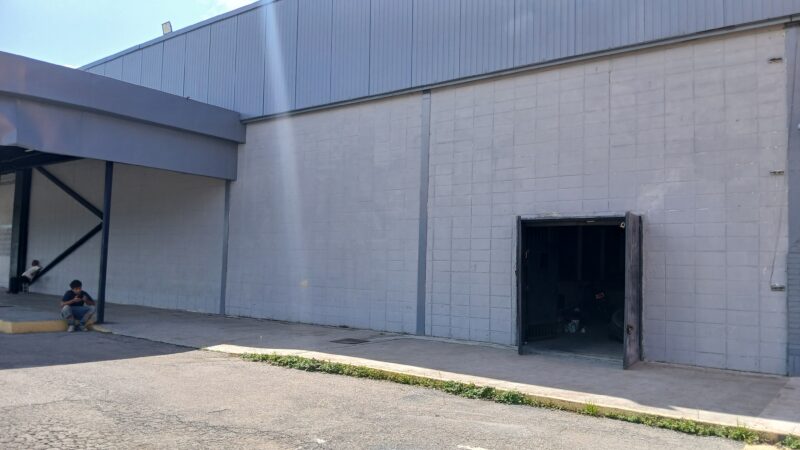 ALQUILO GALPON COMERCIAL INDUSTRIAL, UBICADO EN FLOR AMARILLO