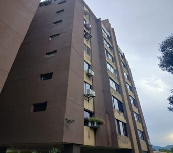 VENDO APARTAMENTO UBICADO EN URB. PARQUE TRIGAL VALENCIA.