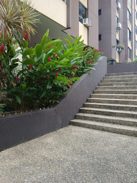 VENDO APARTAMENTO UBICADO EN URB. PARQUE TRIGAL VALENCIA.