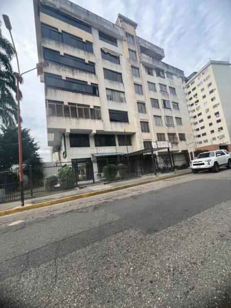 VENDO APARTAMENTO EN AV BOLIVAR NORTE, VALENCIA CARABOBO